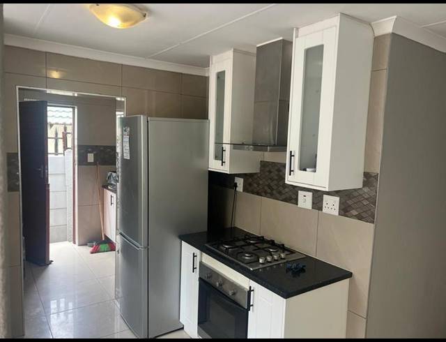 5 BEDROOM PROPERTY TO RENT IN WELTEVREDEN PARK